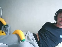 cheeky_bi_kiwi
